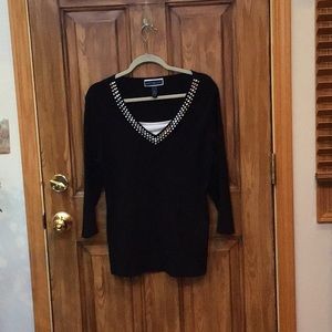 Karen Scott black V neck shirt with white inset. Size XL